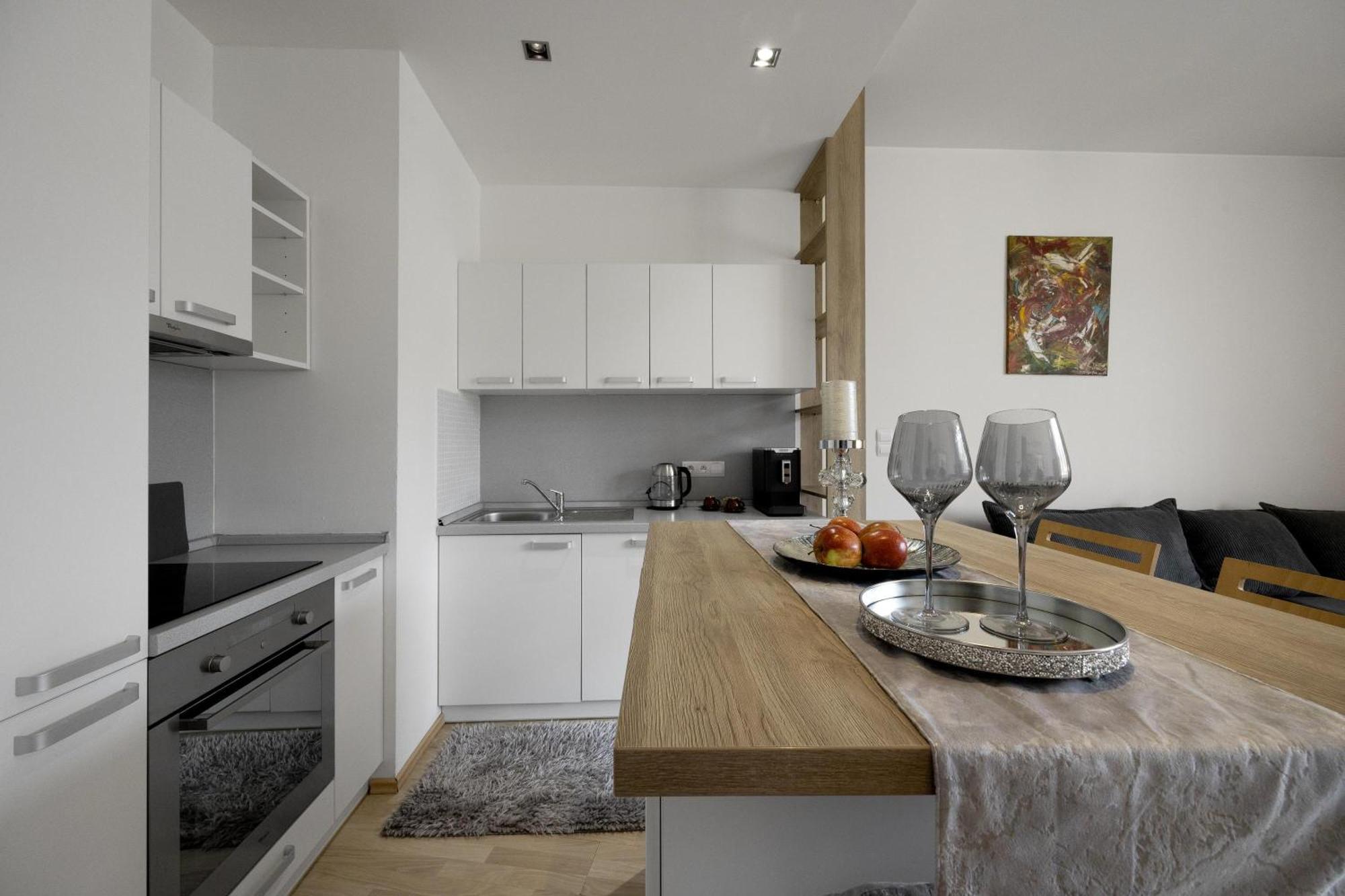 Revon Art-Deco Apartment Laurinska Bratislava Luaran gambar