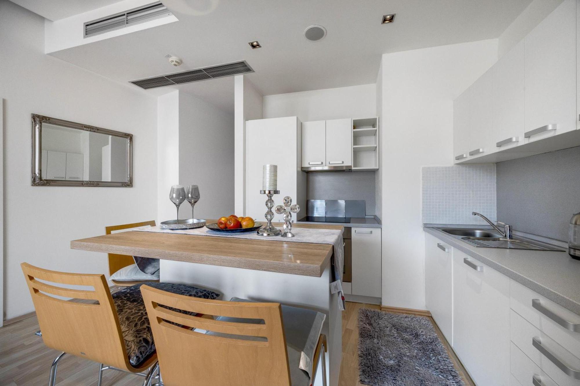 Revon Art-Deco Apartment Laurinska Bratislava Luaran gambar
